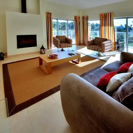 Sleeps 8 Pool Air Con Wifi