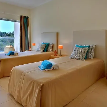 Sleeps 8 Pool Air Con Wifi ヴィラ Patroves
