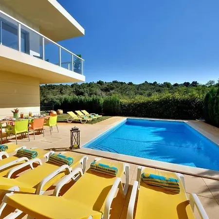 Sleeps 8 Pool Air Con Wifi Patroves